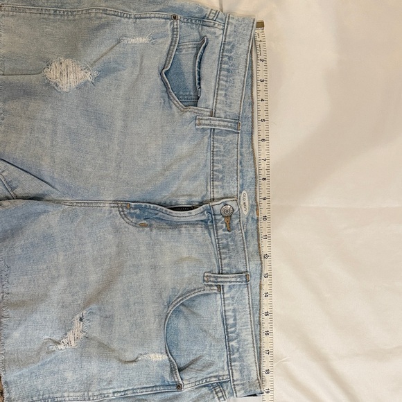 Old Navy Boyfriend Light Wash Distressed Denim Shorts - Picture 5 of 6